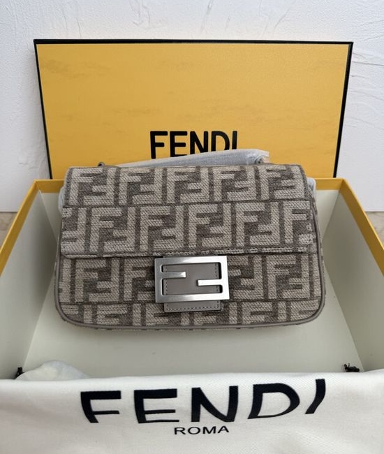 Fendi Baguette Chain Medium Handbag 793