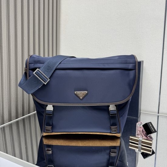 Prada Messenger Bag Spacious Re-Nylon Casual Bag 2VD052