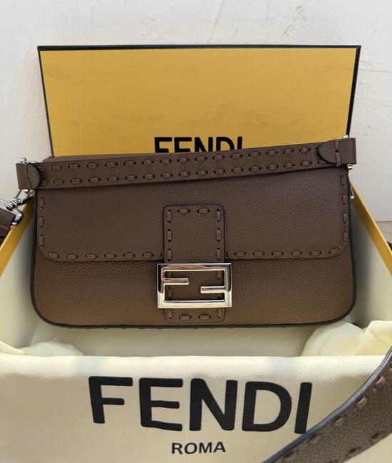 Fendi Baguette Fashion Handbag 600