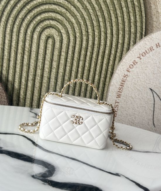 Chanel Diamond Handle Handbag 66054