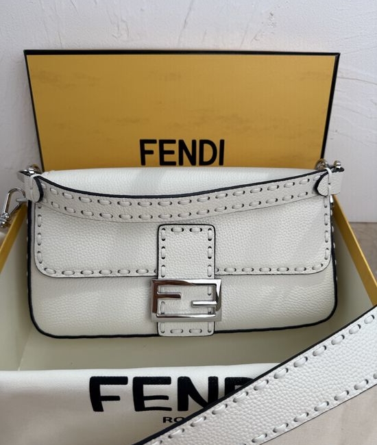 Fendi Baguette Leather Shoulder Bag 600