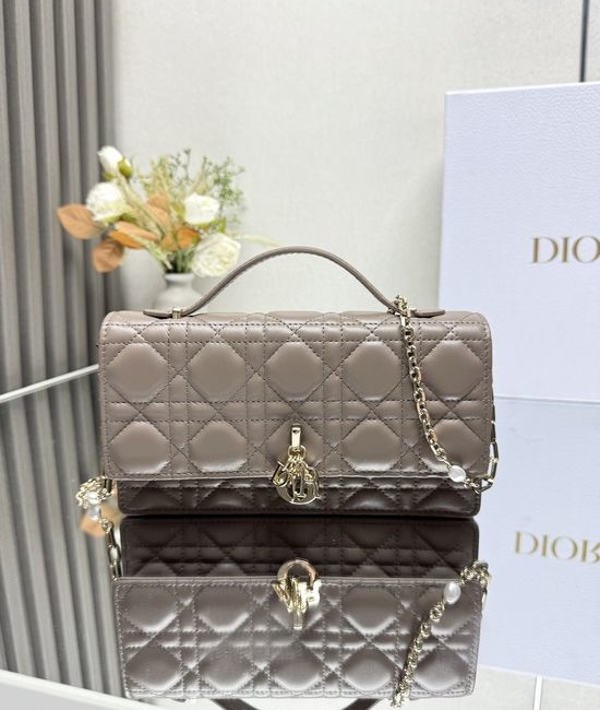 Christian Dior CD Lady Christian Dior CD Pearl Lambskin Clutch 0809