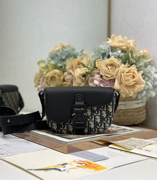 Christian Dior CD Saddle Messenger Mini Bag 435