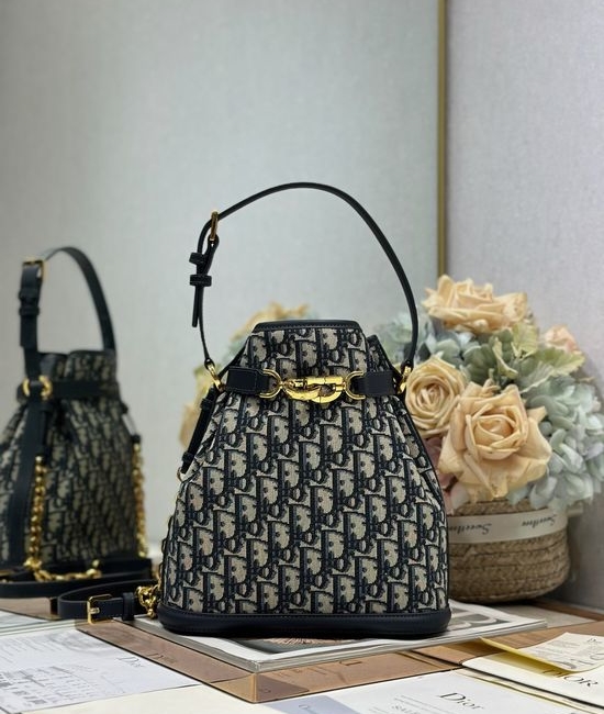 Christian Dior CD C EST Christian Dior CD Oblique Bucket Bag 2271