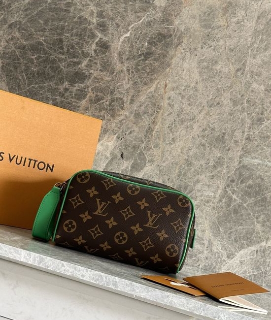 Louis Vuitton LV Dopp Kit 18 Toiletry Bag M14911
