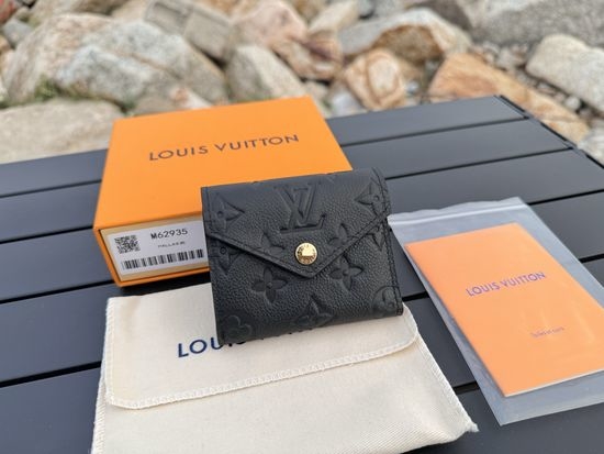 Louis Vuitton LV Zoe Short Wallet M62935