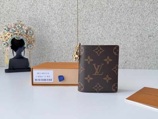 Louis Vuitton LV Pocket Wallet with Monogram Canvas and Leather Lining M14613