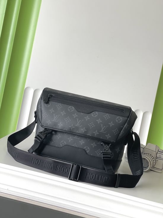 Louis Vuitton VOYAGER Monogram Eclipse Messenger Bag M12517