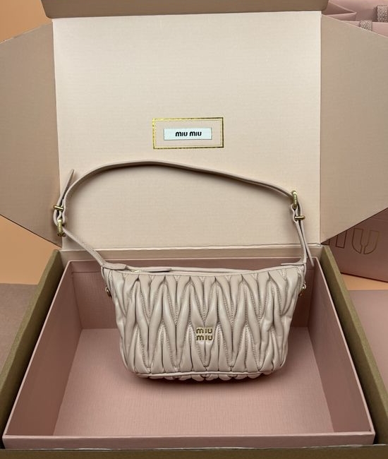 Miu Miu Wander Matelasse Hobo Bag 5NE026