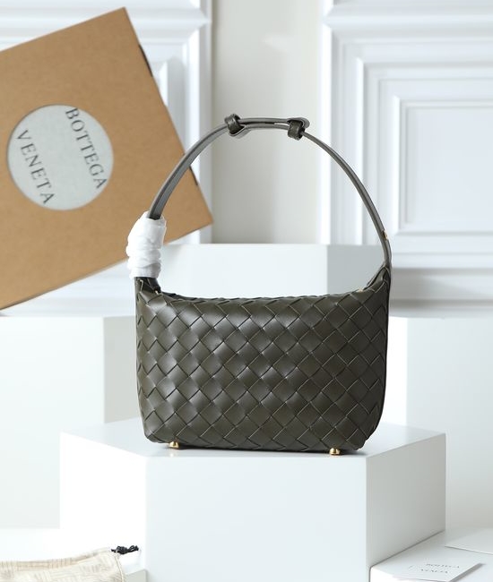 Bottega Veneta BV Intrecciato Lambskin Lunch Bag 754443