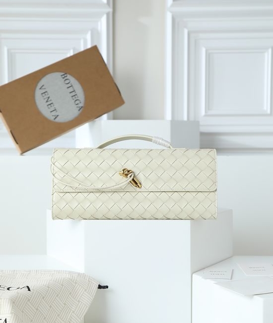 Bottega Veneta BV Andiamo Elegant Evening Clutch 741511