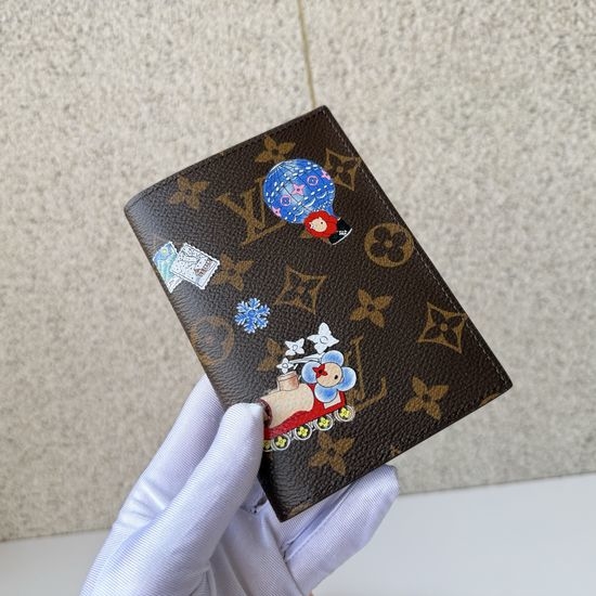 Louis Vuitton LV Vivienne Couvertle Passport Wallet M15320
