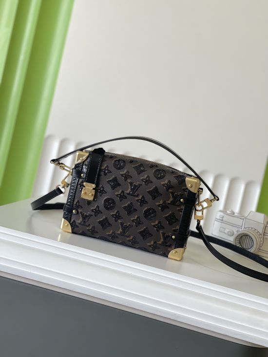 LOUIS VUITTON Side Trunk Bag M27036