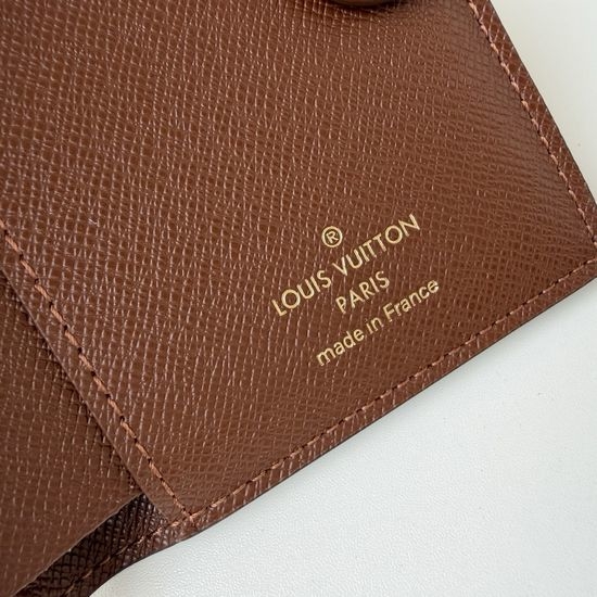 Louis Vuitton LV Portefeuille Lisa Monogram Wallet M82383