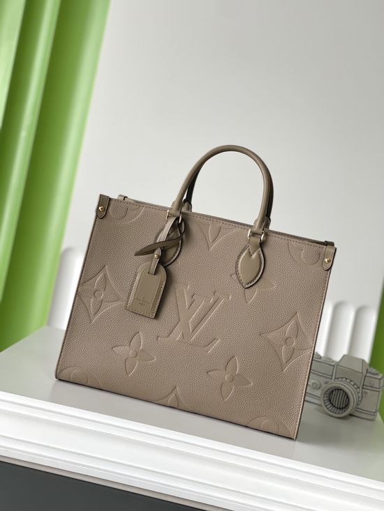 Louis Vuitton ONTHEGO Full Leather Square Bag 8992
