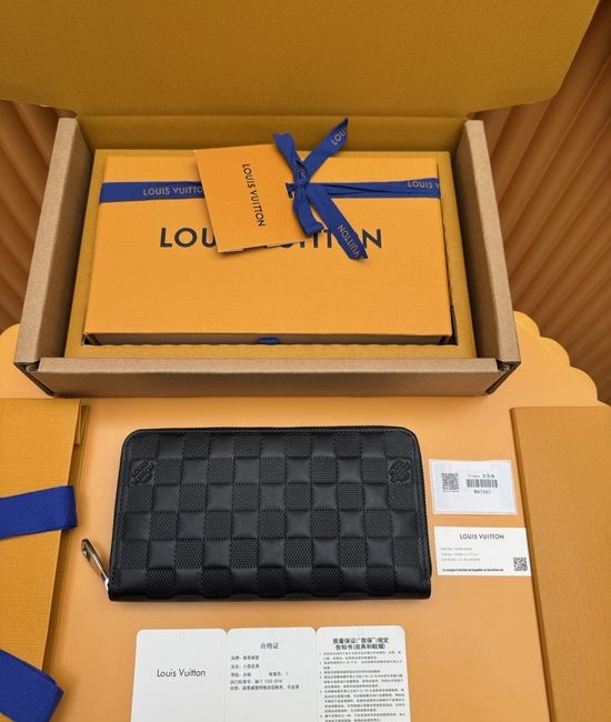 Louis Vuitton LV Monogram Leather Wallet N41661
