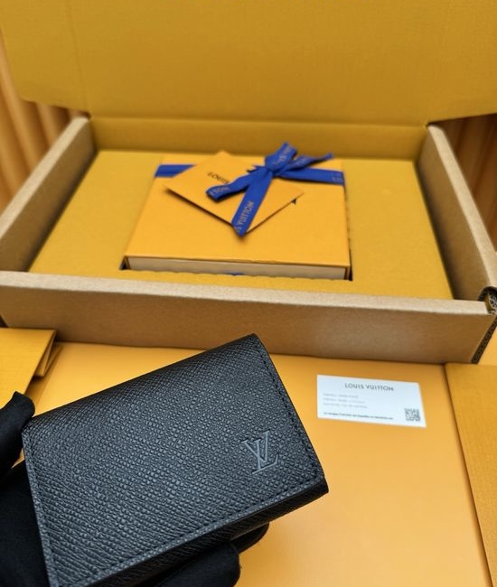 Louis Vuitton LV Taiga Leather Business Card Holder M64595