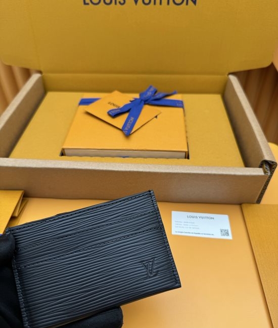 Louis Vuitton LV Epi Leather Card Holder M62170