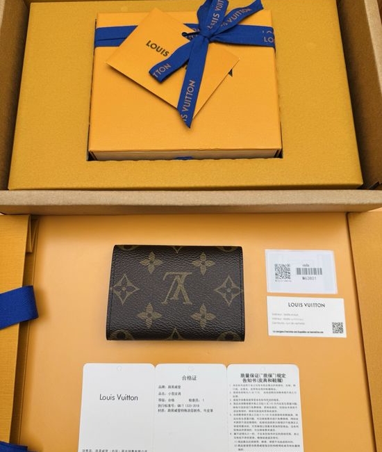 Louis Vuitton LV Classic Canvas Card Holder M63801