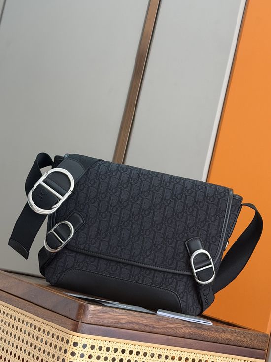 Christian Dior Jett Flap Messenger Bag 93958