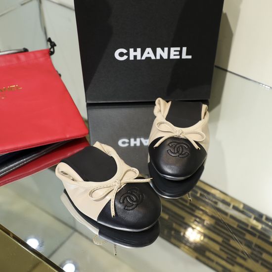 Chanel Elegant Foldable Ballet Flats with Ribbon