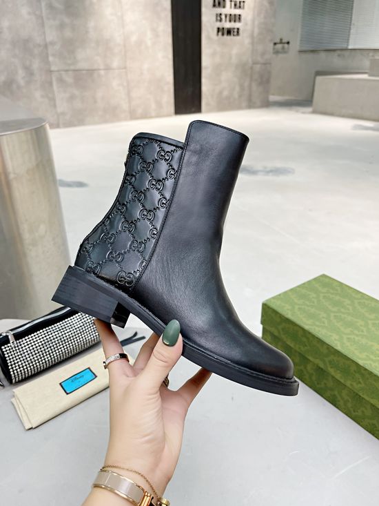 Gucci Classic Embossed Leather Ankle Boots Elegant Comfortable Daily Footwear