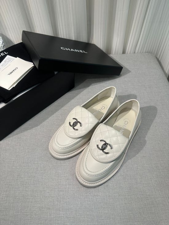 Chanel Elegant Leather Flats with Exquisite Metal Buckle