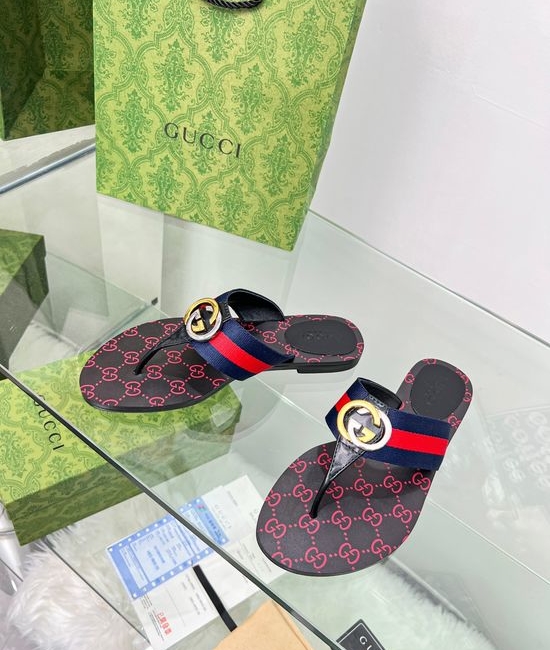 Gucci Comfortable Flip Flops with Decorative Metal Buckle