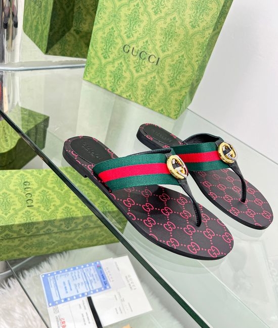 Gucci Comfortable Flip Flops with Decorative Metal Buckle