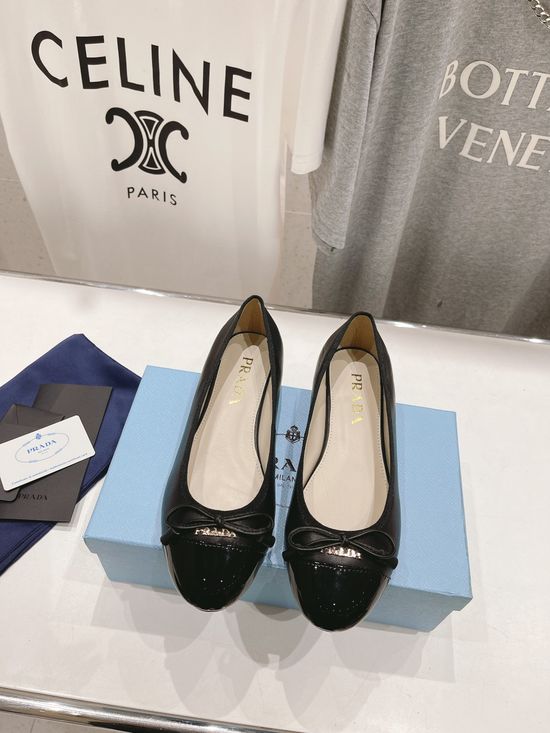 Prada Classic Soft Leather Comfortable Mary Jane Flat Shoes