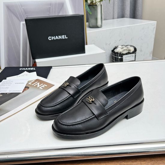 Chanel Elegant Metallic Buckle Leather Loafers Comfortable Daily Wear