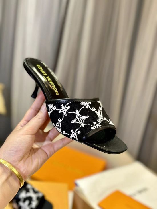 Louis Vuitton Exquisite Embroidered Comfy Lined Heeled Shoes