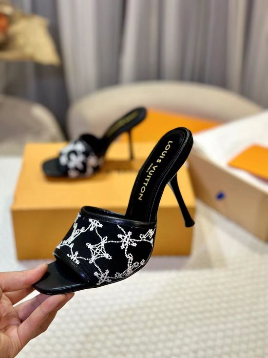 Louis Vuitton Exquisite Embroidered Comfy Lined Heeled Shoes