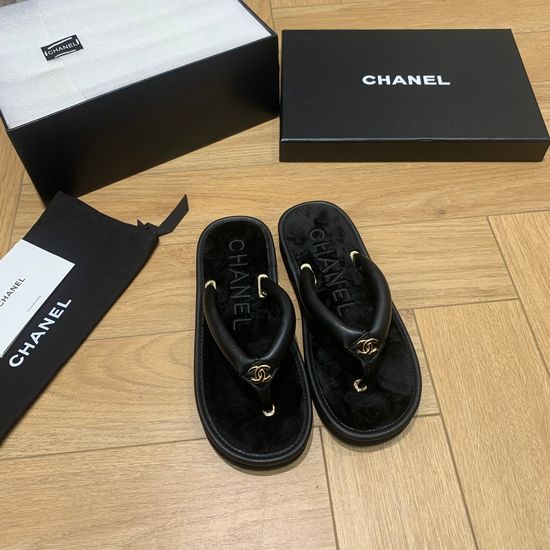 Chanel Comfortable Padded Thong Beach Sandals