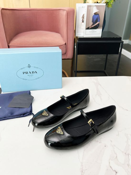 Prada Patent Leather Retro British Style Classic Loafers