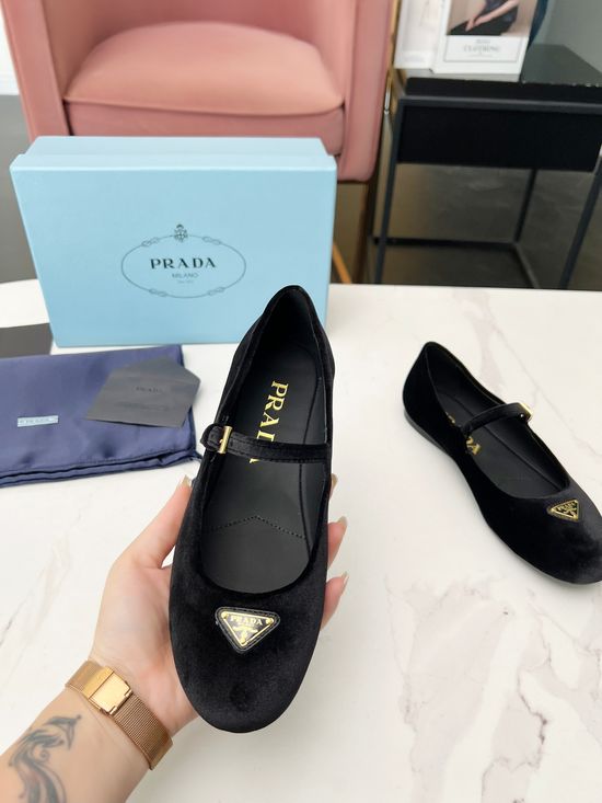 Prada Velvet Retro British Style Casual Loafer Shoes