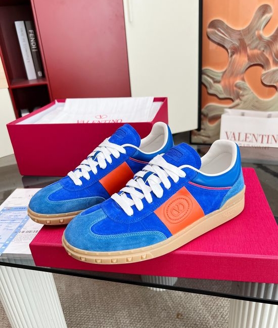 Valentino Classic Retro Casual Training Shoes with Premium Material