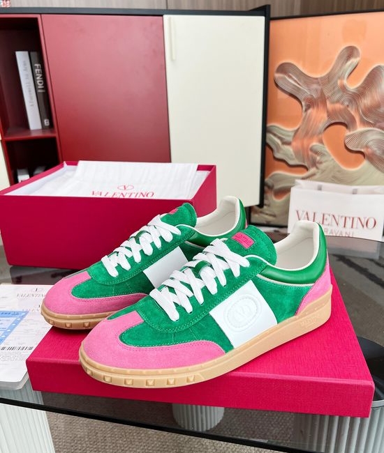 Valentino Classic Retro Casual Training Shoes with Premium Material