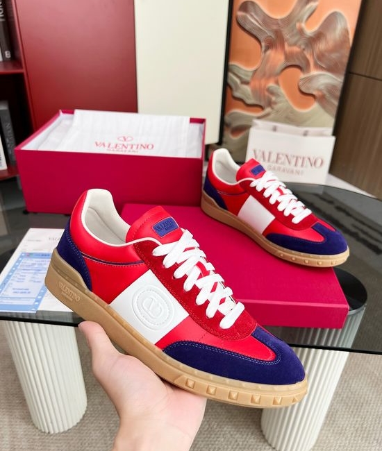 Valentino Classic Retro Casual Training Shoes with Premium Material