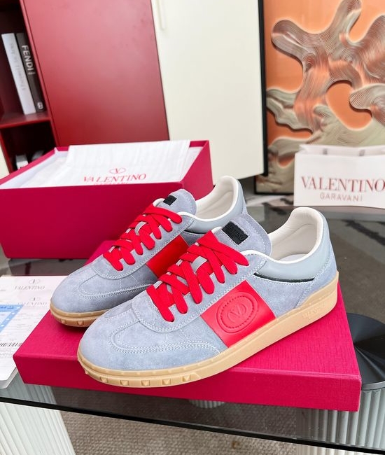 Valentino Classic Retro Casual Training Shoes with Premium Material