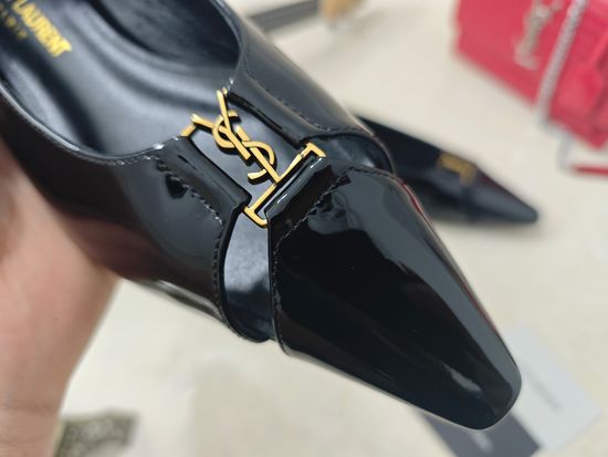 Yves Saint Laurent Flat Patent Leather Sole Comfortable Sandals