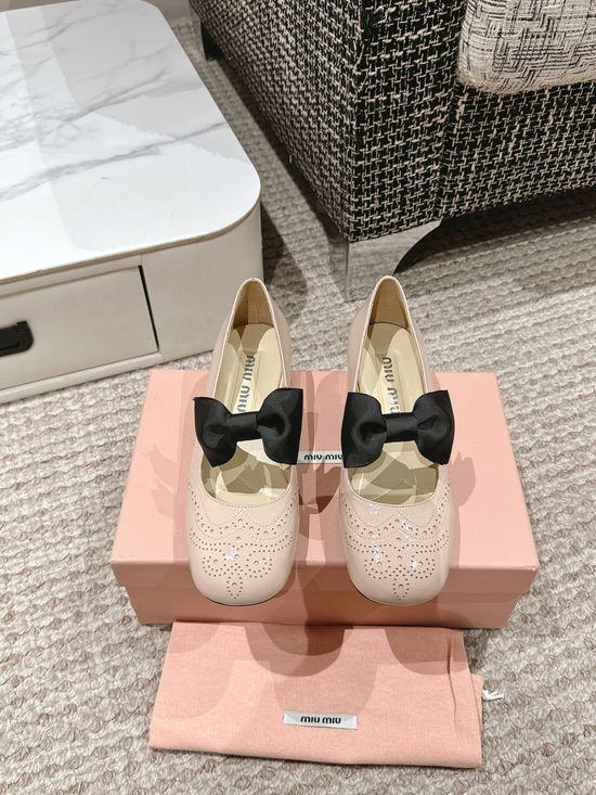 Miu Miu Bow Decor Mary Jane Chunky Heel Pumps