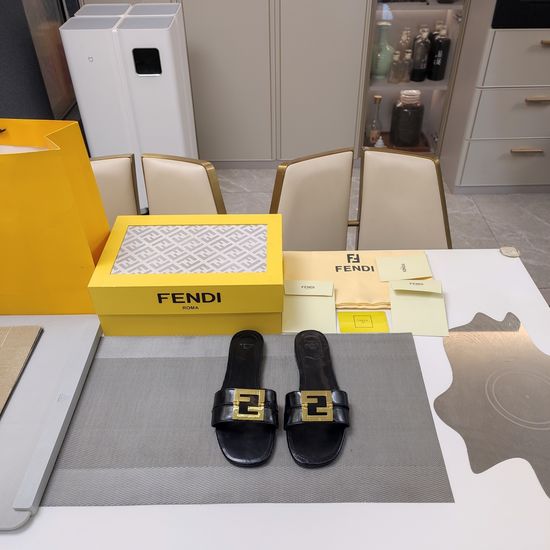 Fendi Genuine Leather Sandals with Metal Buckle Comfortable Elegant Footwear