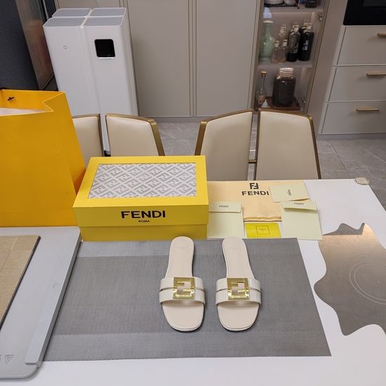 Fendi Genuine Leather Sandals with Metal Buckle Comfortable Elegant Footwear