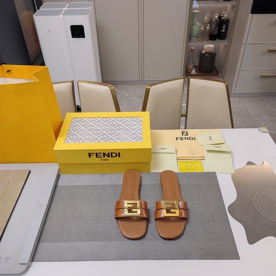 Fendi Genuine Leather Sandals with Metal Buckle Comfortable Elegant Footwear