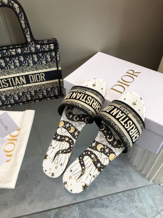 Christian Dior Elegant Embroidered Flat Sandals with Design