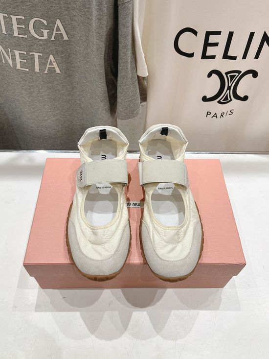 Miu Miu Thick Sole Casual Fashion Sneakers Comfortable Breathable Versatile Daily Shoes