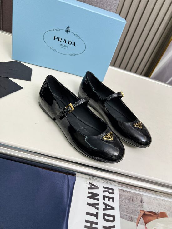 Prada Classic Patent Leather Loafers Retro Fashion Comfortable Casual Dress Shoes