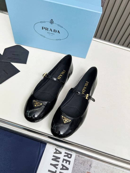 Prada Classic Patent Leather Loafers Retro Fashion Comfortable Casual Dress Shoes