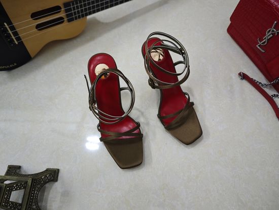 Yves Saint Laurent Elegant Silk Upper Stiletto Heel Dress Shoes